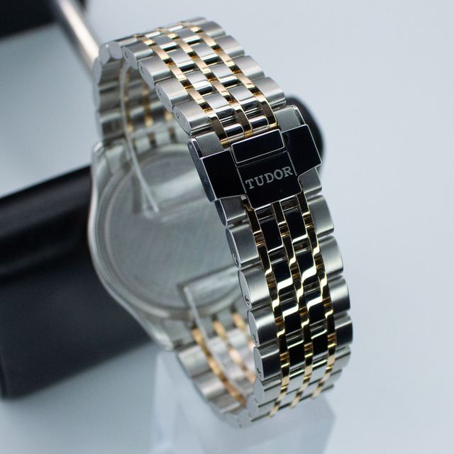 Tudor 1926 M91551-0001 Image 3